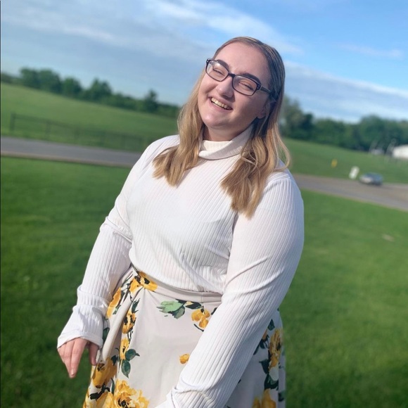 Meet your Posher, Mia - Picture 2 of 5